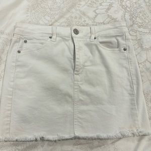 Size 8 super stretchy white denim American Eagle denim skirt.